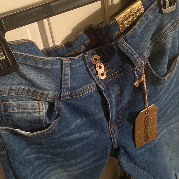 Women’s Size 9, Distressed Denim Ankle Jeans - Picture 3 of 10